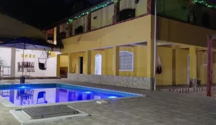 Chácara com 5 quartos e piscina em Itariri.