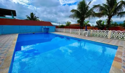 Chácara com 6 quartos, piscina e área gourmet em Itanhaém.