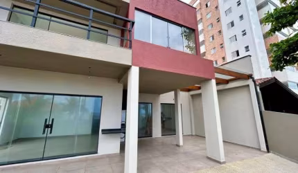 Casa frente mar no Centro de Itanhaém - R$1.500.000,00.