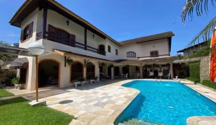 Casa à venda no Centro de Itanhaém - R$ 2.500.000,00.