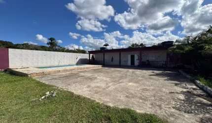 Casa na praia com 5 quartos, piscina e área gourmet em Peruíbe.
