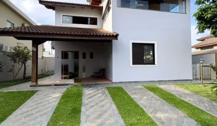 Casa de alto padrão em Peruíbe - R$ 1.260.000,00.