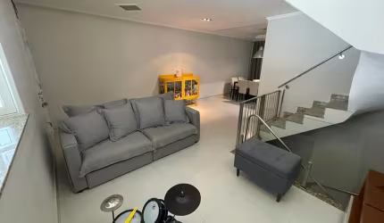 Lindo Sobrado em Condomínio Fechado 175m2 3 Dormitórios 1 Suíte e 2 Vagas de Garagem