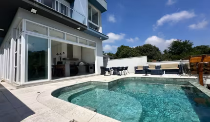 Casa Mobiliada Novíssima em Condomínio Aruã Brisas - ARUJÁ /SP