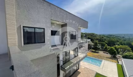 Triplex novo à venda no Condomínio Porto Madero