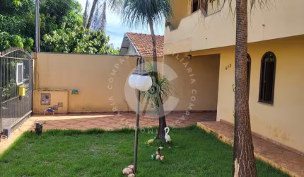 SOBRADO COM PISCINA A VENDA JARDIM IPE REGIÃO DA GRANDE VILA A