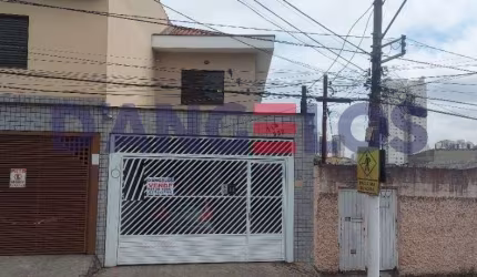 Sobrado à venda na Vila Invernada, São Paulo-SP: 2 quartos, 2 salas, 2 banheiros, 2 vagas de garagem!