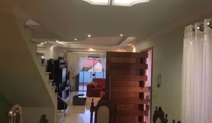 Sobrado à venda em São Paulo-SP, bairro Jardim Brasília: 3 quartos, 1 suíte, 1 sala, 3 banheiros, 3 vagas, 232m².