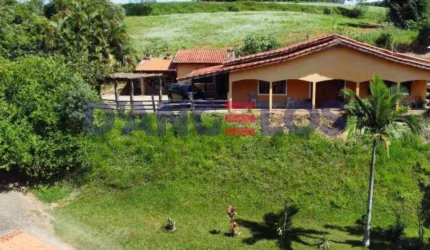Chácara de Luxo à Venda em Pinhalzinho-SP: 4 Quartos, 1 Suíte, 2 Salas, 3 Banheiros, 6 Vagas de Garagem, 120m² de Área