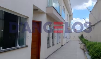 Excelente Sobrado de 3 quartos na Vila Formosa, São Paulo-SP: 145m², suíte, 2 salas, 3 banheiros, 2 vagas.