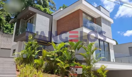 Imperdível Sobrado em Condomínio de Luxo em Arujá-SP,  3 Suítes, 2 Salas, 5 Banheiros, 2 Vagas, 295m²! Venha Conferir agora!
