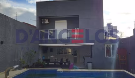Luxuoso Sobrado à venda na Penha, São Paulo-SP: 4 quartos, 2 suítes, 2 salas, 4 banheiros, 4 vagas de garagem, 490m² de área.