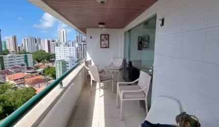 Edf. Ilha de Ischia - Apartamento com 185m², 4 quartos sendo 2 suítes por R$ 940MIL.