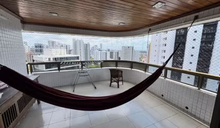 Edf. Assis Pedrosa - Apartamento no Bairro do Parnamirim com 4 quartos sendo 3 suítes  com 198m² por R$ 1.540.000,00.
