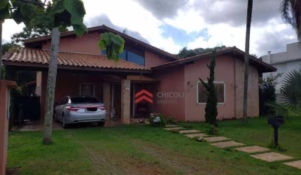 Casa com 3 dormitórios ,200 mts