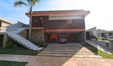 Casa de Alto Padrão com Piscina em Condomínio Exclusivo – Sofisticação, Conforto e Lazer Completo!!