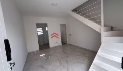 Casa em condomínio fechado com 2 quartos à venda na Francisco Lopes Frade, 213, Água Espraiada (Caucaia do Alto), Cotia por R$ 199.000