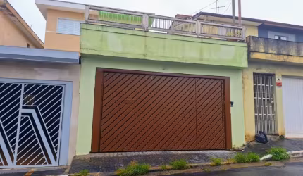 Sobrado a Venda com 4 Dormitórios e 5 Vagas de Garagem- Vila Gustavo