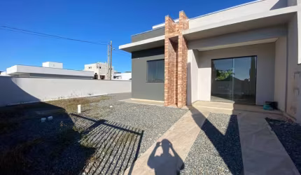 Casa na praia com um amplo terreno