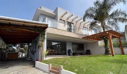 Casa Alto Padrão em Penha com Vista Mar
