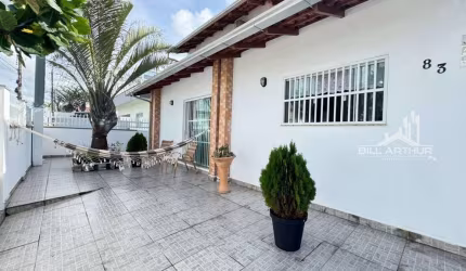 Sua casa na praia com piscina a 100 metros do mar