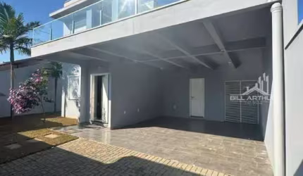 Casa na praia com piscina a pouco passos do mar