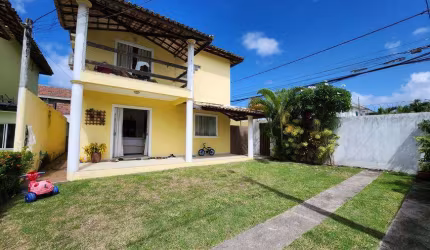 Casa amplo terreno em conomínio!