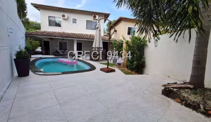 Casa com piscina em condomínio!!