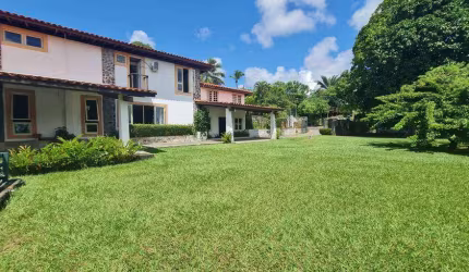 Casa em Condomínio com 1.500m² de terreno!!
