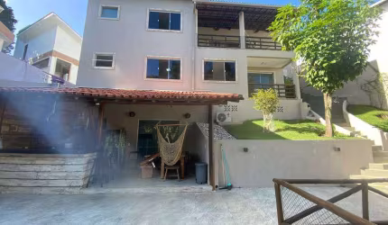 Casa de condomínio para venda possui 450 metros quadrados com 4 quartos