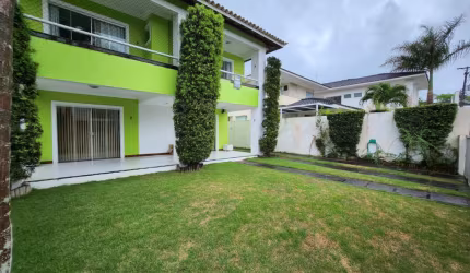 Casa em cond. c/ clube completo!!