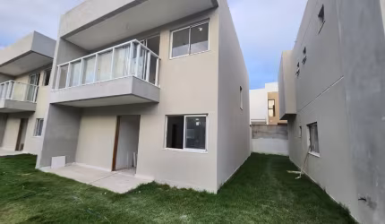 Casa nova em condomínio fechado!!
