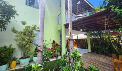 Solicite e receba outras opções no Zap! Energia solar!! Casa em condomínio fechado com segurança e portaria 24hrs, quatro quartos, três  suítes, suíte principal com closet e varanda, , armários planej