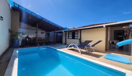 Casa c/ piscina individual em cond. fechado!!