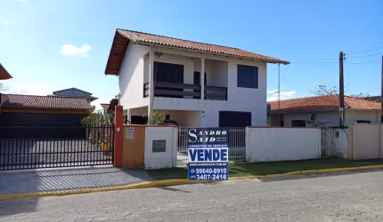 Sobrado para Venda em Balneário Barra do Sul, Centro, 4 dormitórios, 3 banheiros, 2 vagas