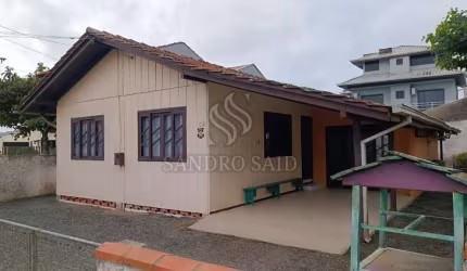 Casa para Venda em Balneário Barra do Sul, Centro, 4 dormitórios, 1 banheiro, 1 vaga