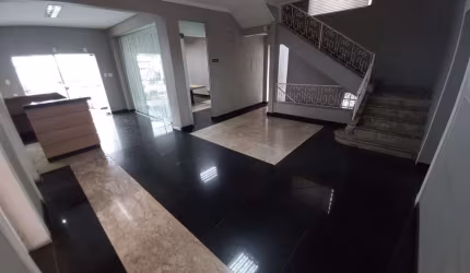 EXCELENTE CASA COMERCIAL NA CONTORNO C/AMAZONAS