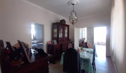 Excelente Casa com 6 quartos e 6 vagas de garagem