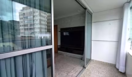 EXCELENTE APTO 3 QUARTOS, 3 VAGAS, 1 POR ANDAR, ELEVADOR.