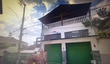 CASA 3 PAVIMENTOS, RESIDENCIAL E COMERCIAL, RUA PLANA
