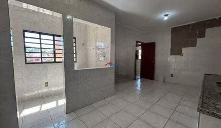 CASA ESPAÇOSA PARA FINS COMERCIAIS 3 QTOS