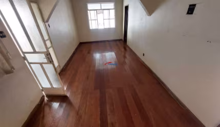 CASA COM BARRACÃO, DUAS LOJAS OU DUAS VAGAS