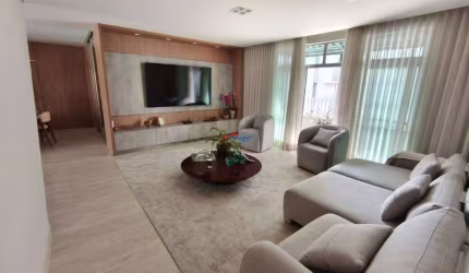 EXCELENTE APARTAMENTO DE 03 QUARTOS, COM 186m², VARANDA E 02 VAGAS LIVRES!