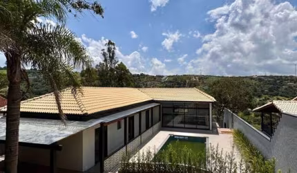 Belíssima casa à venda em excelente localização em Atibaia/SP