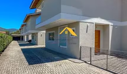 Sobrado com 03 suítes à venda, 127m² por R$ 850.000,00 em Village - Atibaia/SP
