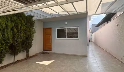 Excelente sobrado para locação com 03 dormitórios em bairro nobre de Atibaia