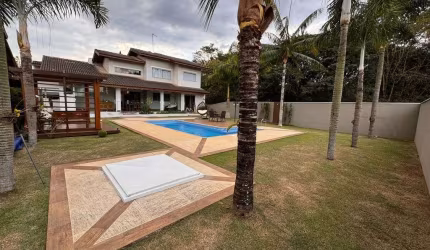 Casa à venda com 04 suítes no Condomínio Figueira Garden em Atibaia