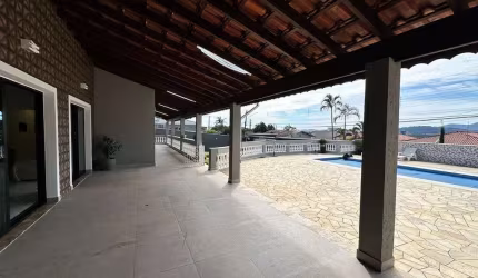 Casa à venda no Jd. do Lago em Atibaia