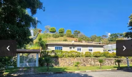 Casa térrea com 04 suítes à venda, por R$980.000,00 em Condomínio - Atibaia/SP
