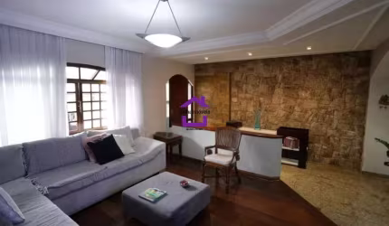 Casa (Sobrado) para Locação, 5 dorm(s), 1 suite(s), 7 vaga(s), 350 m²